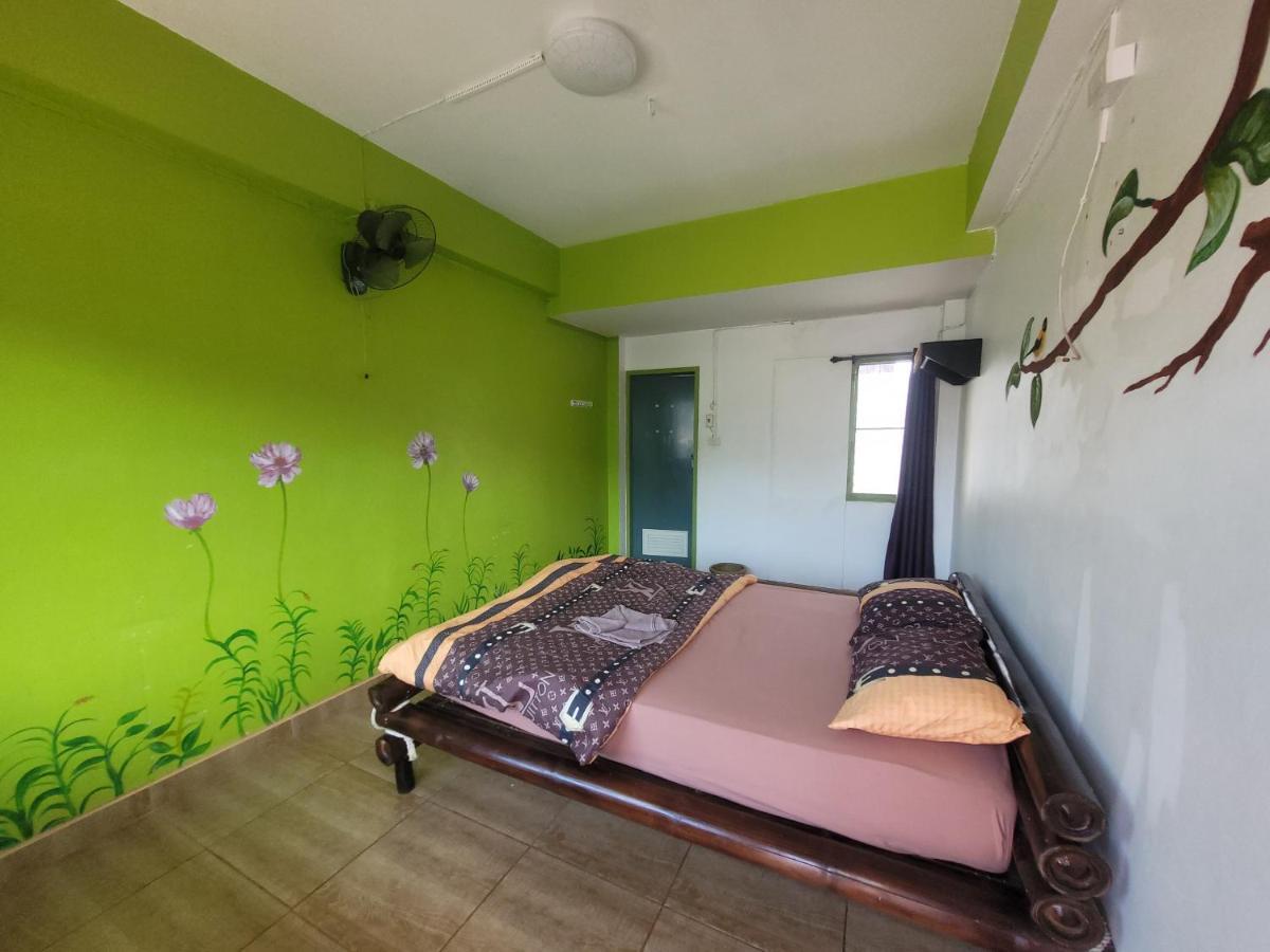 Psiloceye Weed Bar Restaurant & Guesthouse Chiang Mai Bagian luar foto